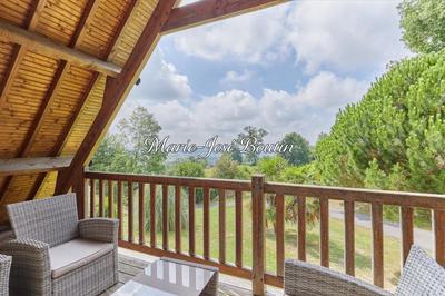 Maison - 230 m² - 7 pièces