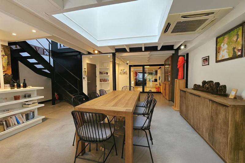 Maison - 204 m² - 6 pièces