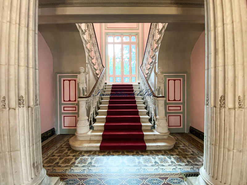 Maison - 440 m² - 14 pièces