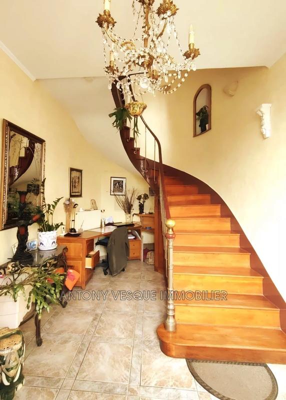 Maison - 250 m² - 10 pièces