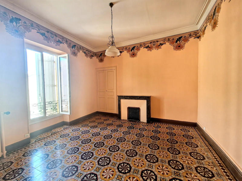 Maison - 221 m² - 8 pièces