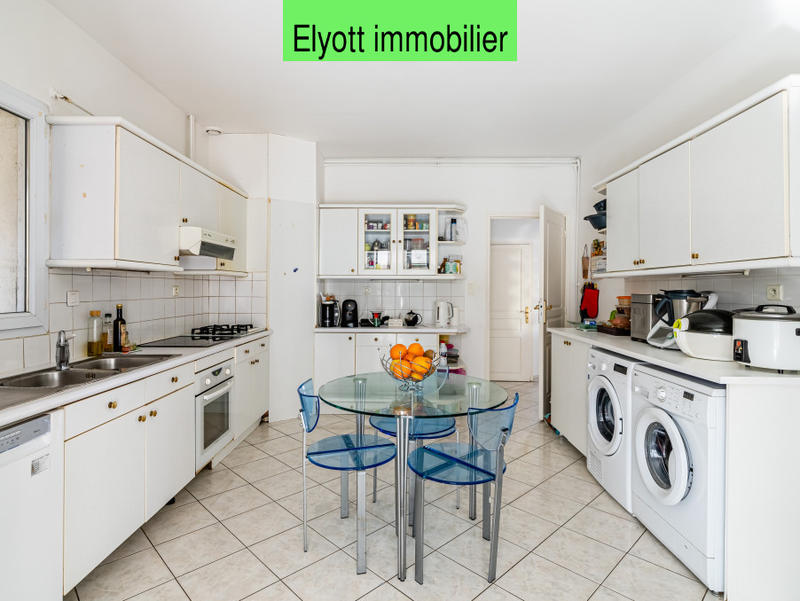 Maison - 232 m² - 12 pièces