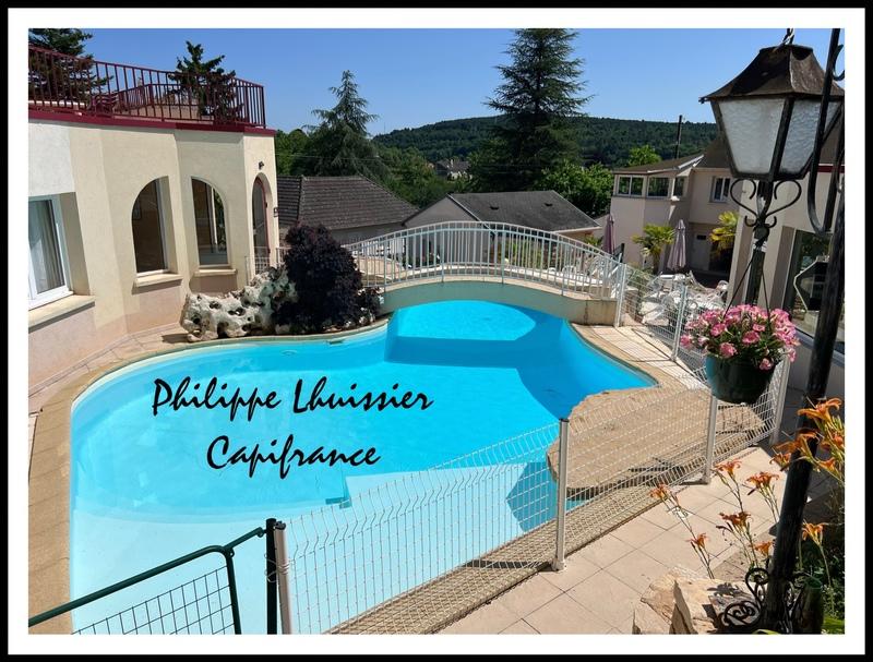 Propriété - 1 458 m² - 34 pièces