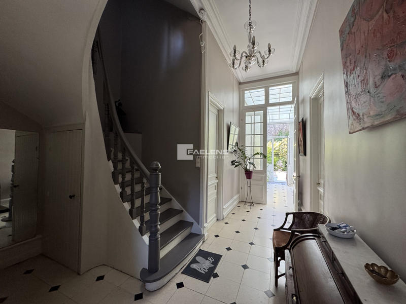 Maison - 200 m² - 7 pièces