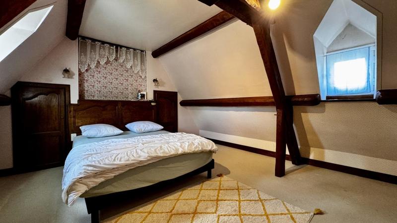 Maison - 220 m² - 9 pièces