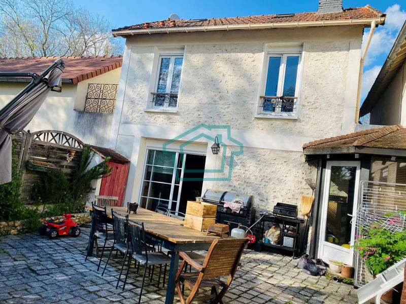 Maison - 230 m² - 7 pièces