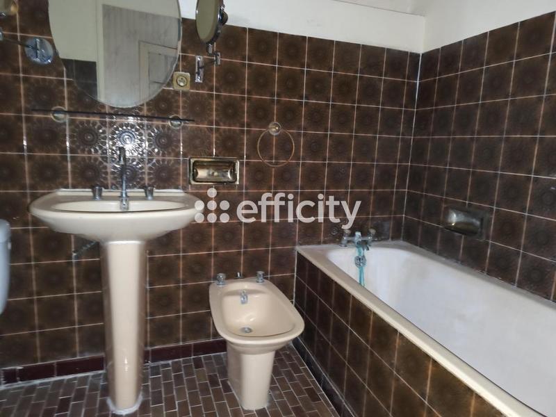 Maison - 226 m² - 10 pièces