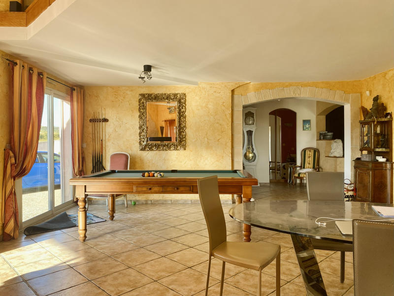 Maison - 220 m² - 8 pièces
