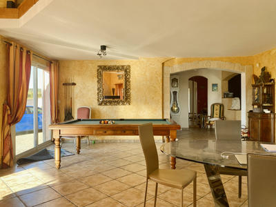 Maison - 220 m² - 8 pièces