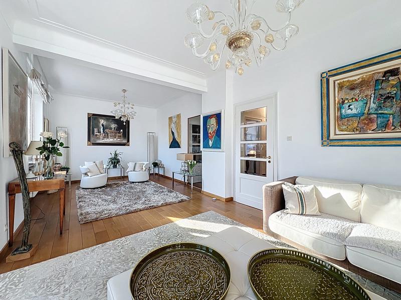 Villa - 207 m² - 9 pièces