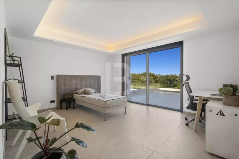 Villa - 326 m² - 9 pièces