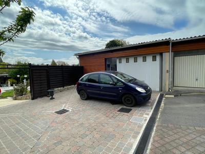 Maison - 400 m² - 3 pièces