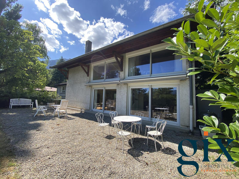 Maison - 286 m² - 8 pièces