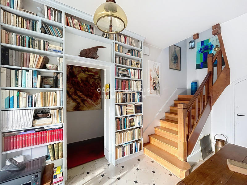 Maison - 201 m² - 7 pièces