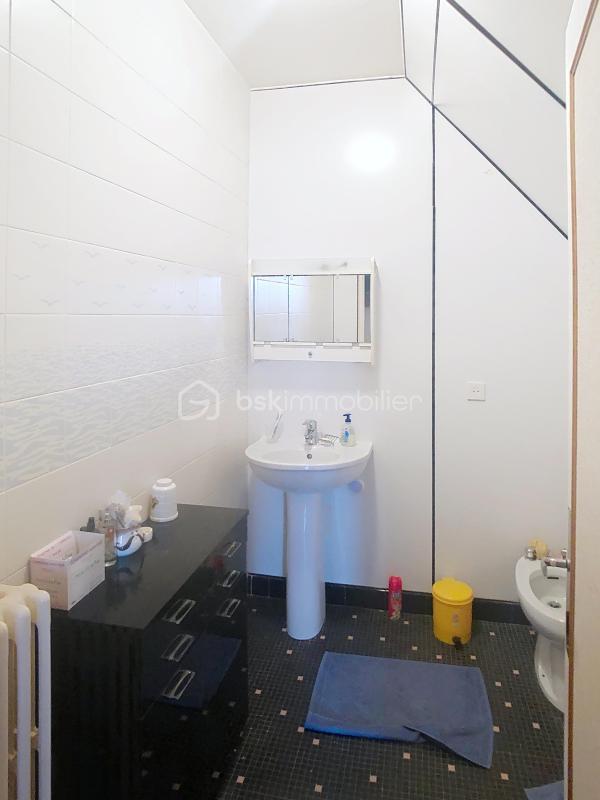 Maison - 241 m² - 6 pièces