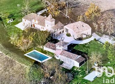 Maison - 480 m² - 10 pièces