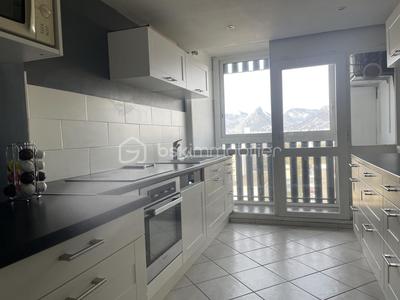 Appartement - 96 m² - 5 pièces