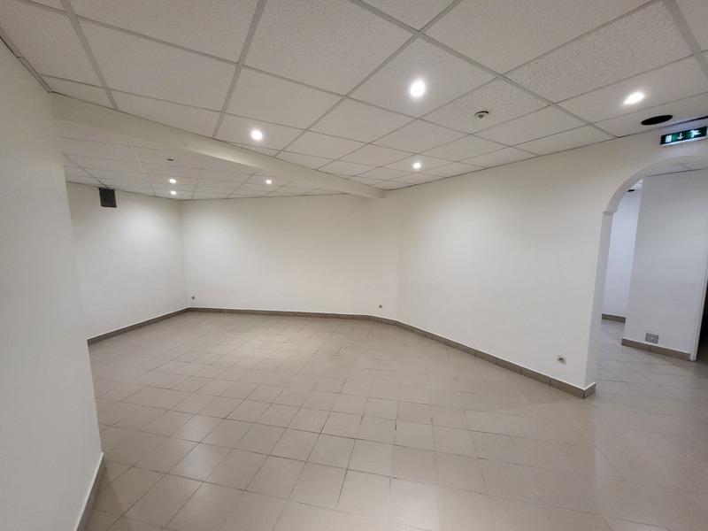 Local commercial - 150 m² - 5 pièces