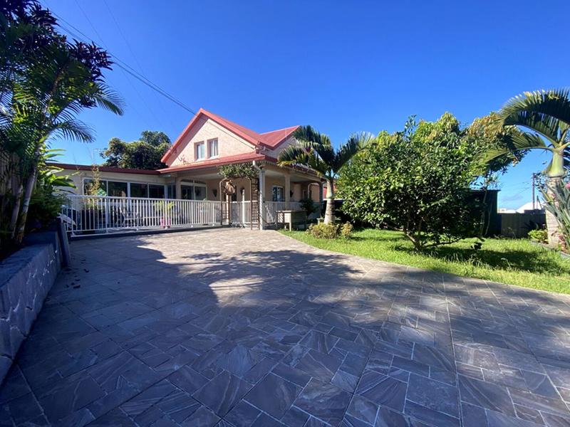 Maison - 242 m² - 8 pièces