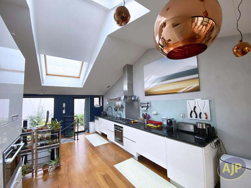 Maison - 206 m² - 9 pièces