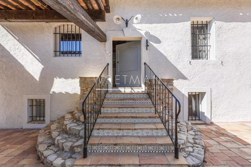 Propriété - 340 m² - 9 pièces