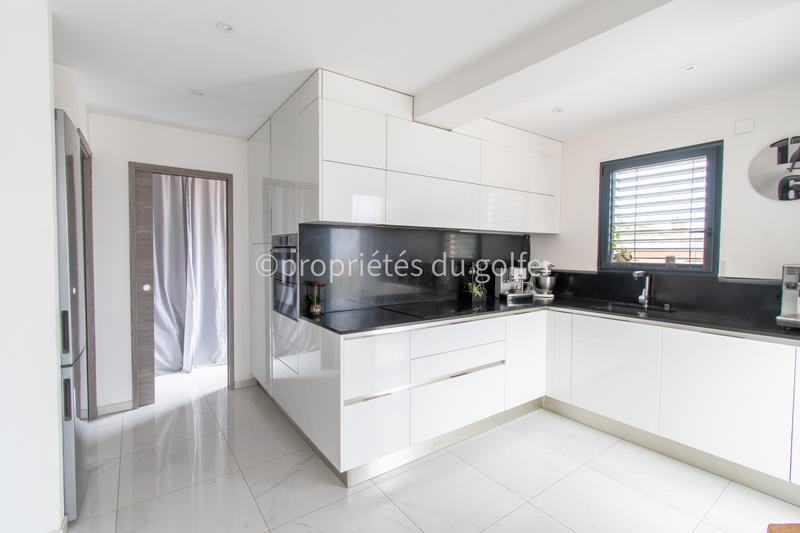 Maison - 200 m² - 6 pièces