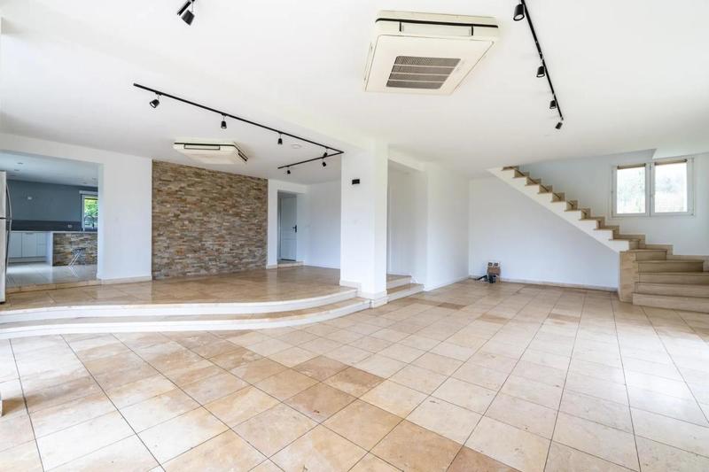 Demeure - 195 m² - 8 pièces