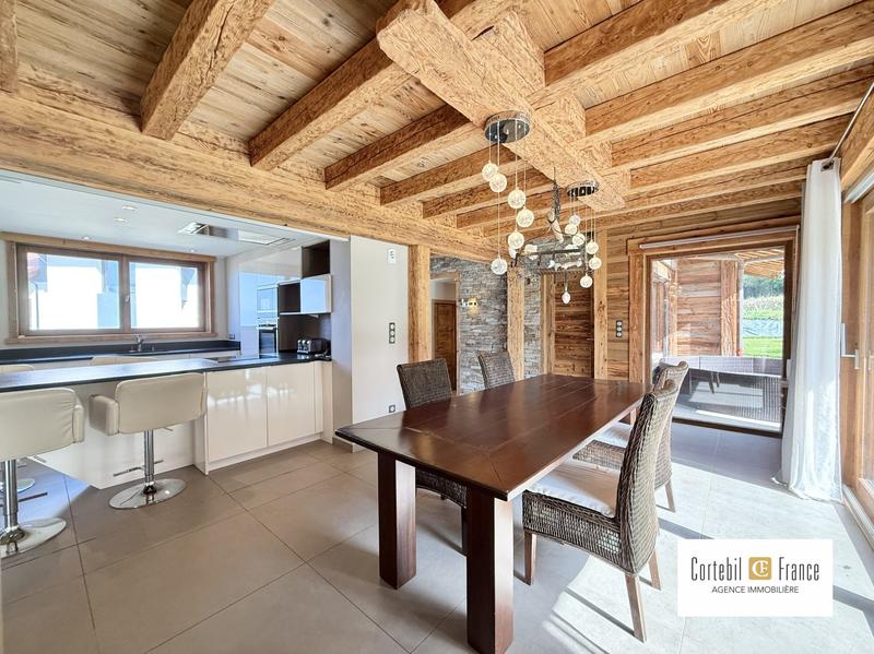 Châlet - 319 m² - 12 pièces