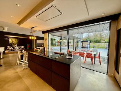 Propriété - 307 m² - 8 pièces