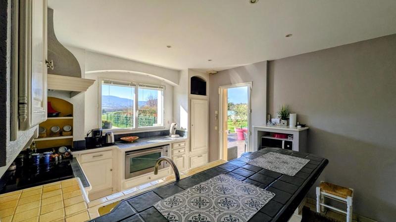 Maison traditionnelle - 212 m² - 8 pièces