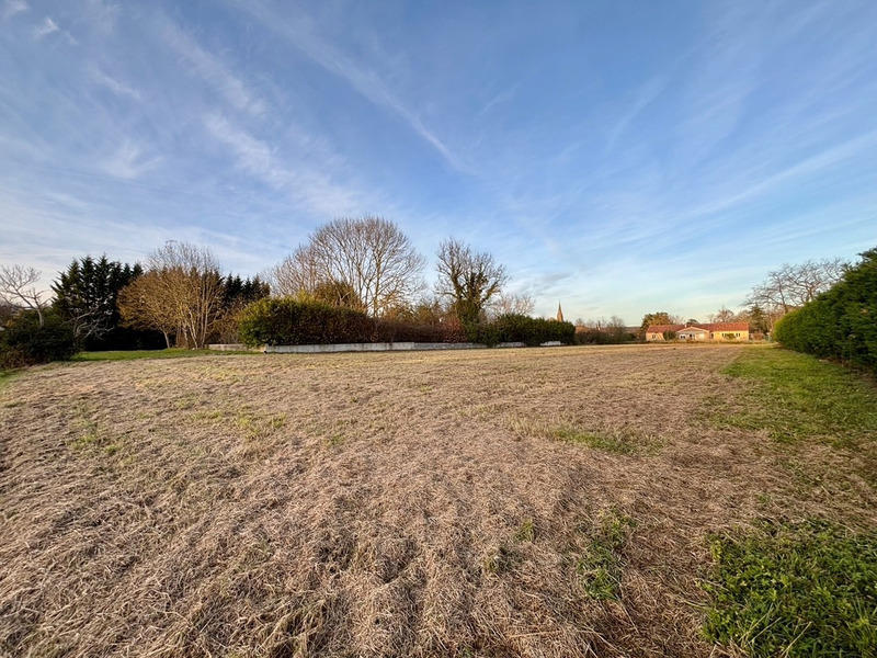 Terrain constructible - 2 470 m²