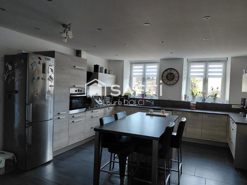 Maison - 211 m² - 6 pièces