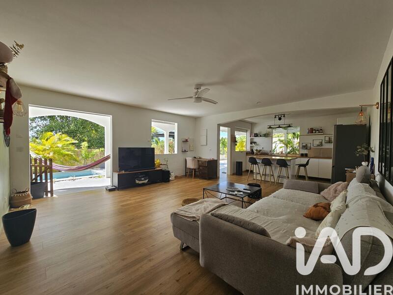 Maison - 200 m² - 8 pièces