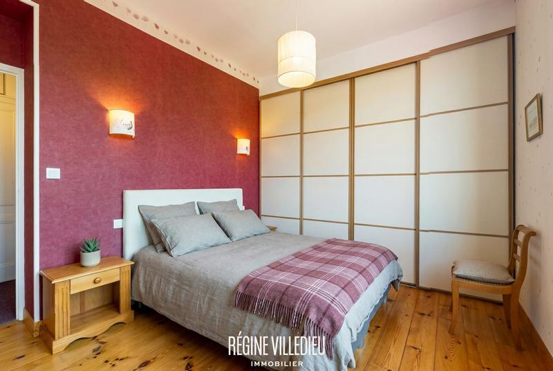 Maison - 211 m² - 10 pièces