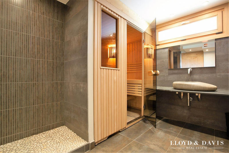 Châlet - 295 m² - 11 pièces