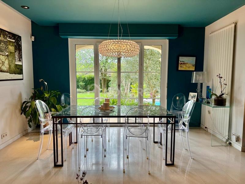 Villa - 285 m² - 8 pièces