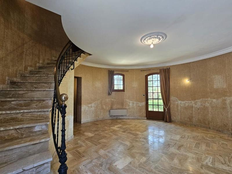 Villa - 250 m² - 6 pièces