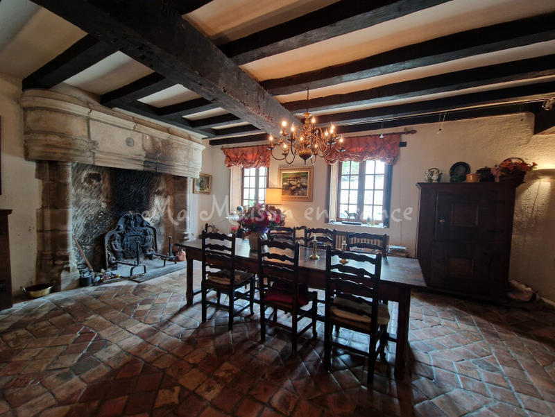 Maison - 395 m² - 12 pièces