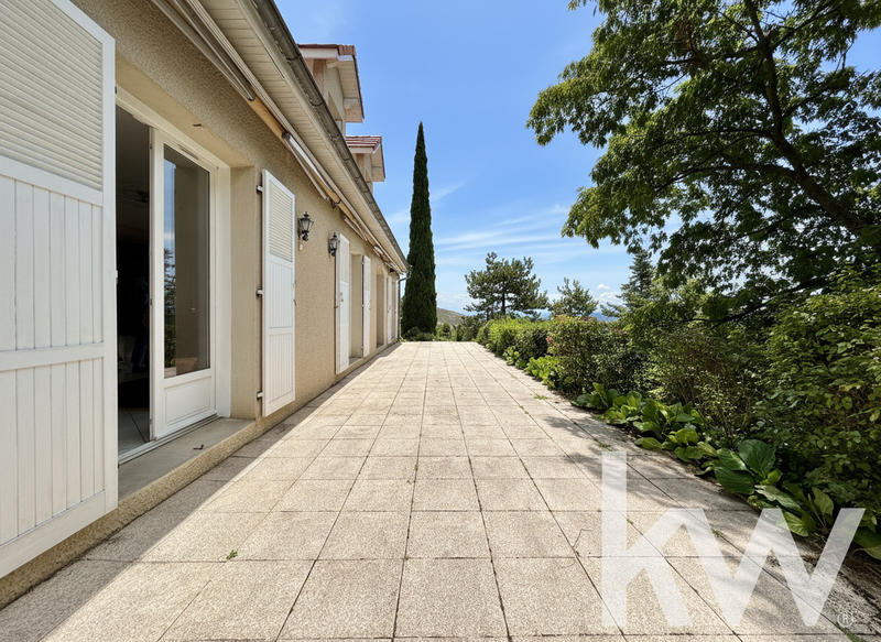 Maison - 166 m² - 9 pièces