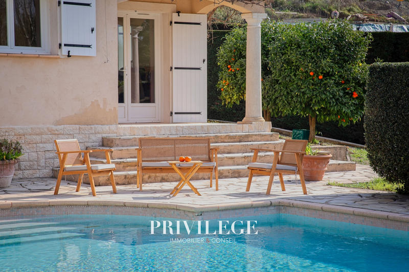 Villa - 240 m² - 8 pièces