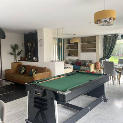 Maison - 216 m² - 8 pièces