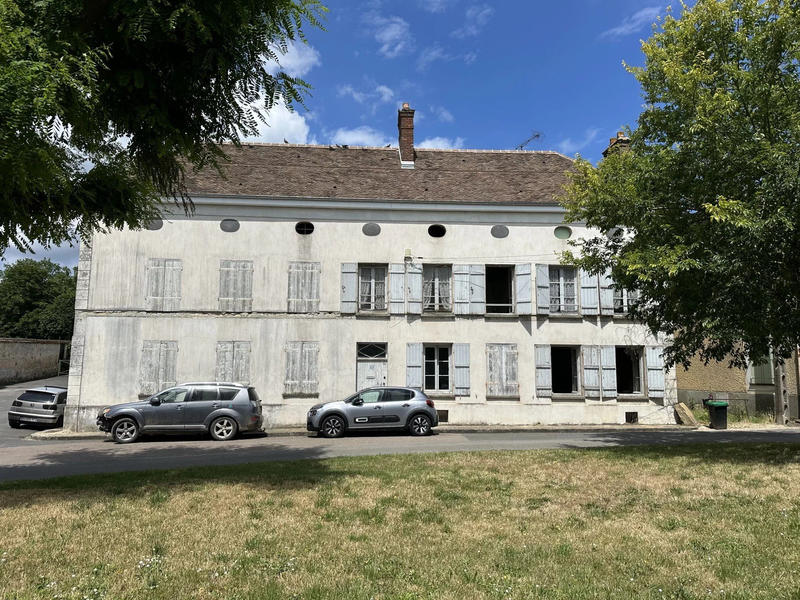 Maison - 385 m² - 10 pièces