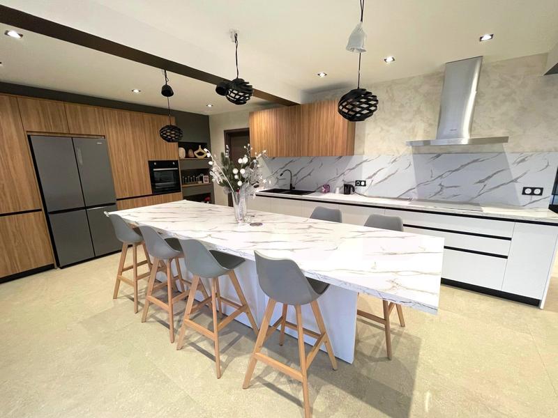 Maison - 246 m² - 7 pièces