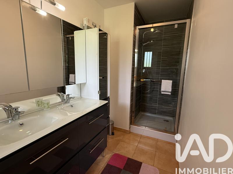 Maison - 220 m² - 8 pièces