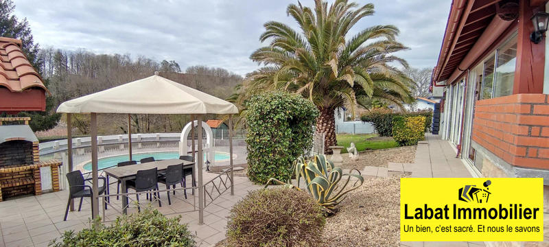 Maison - 194 m² - 9 pièces