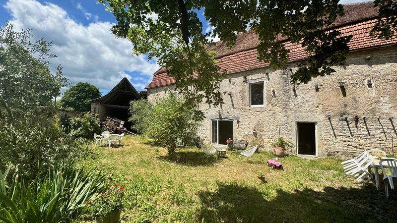 Maison - 300 m² - 7 pièces