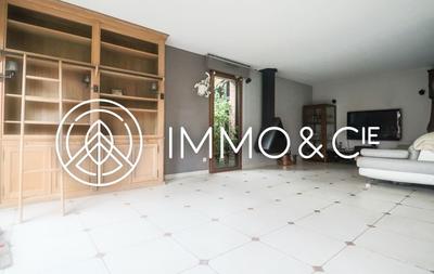 Maison - 230 m² - 8 pièces