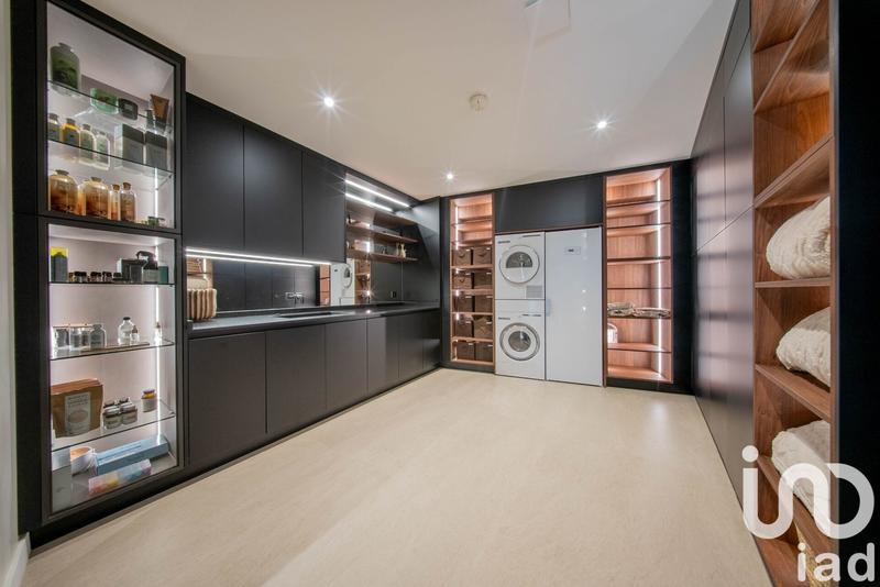 Maison - 560 m² - 7 pièces