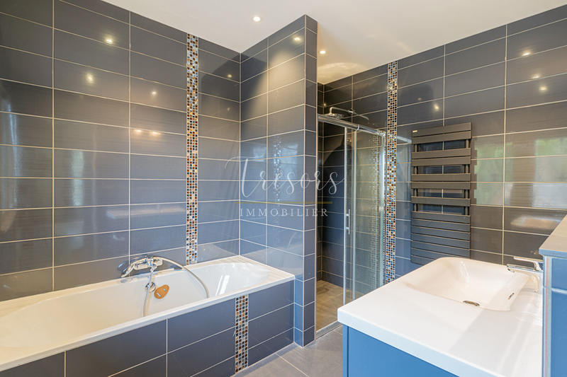 Villa - 345 m² - 8 pièces