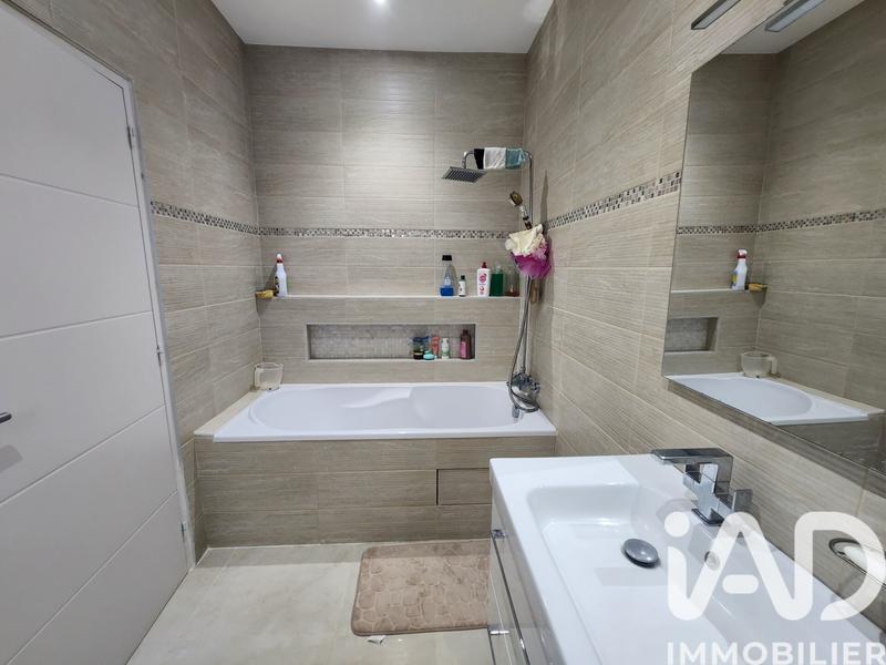 Maison - 200 m² - 8 pièces